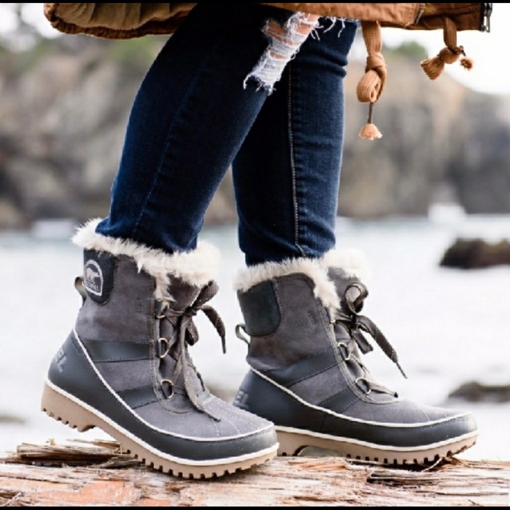 Sorel tivoli grey suede boots. (Size 5)